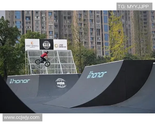 成都极限运动队如何通过包夹革新提升竞技水平与团队协作能力